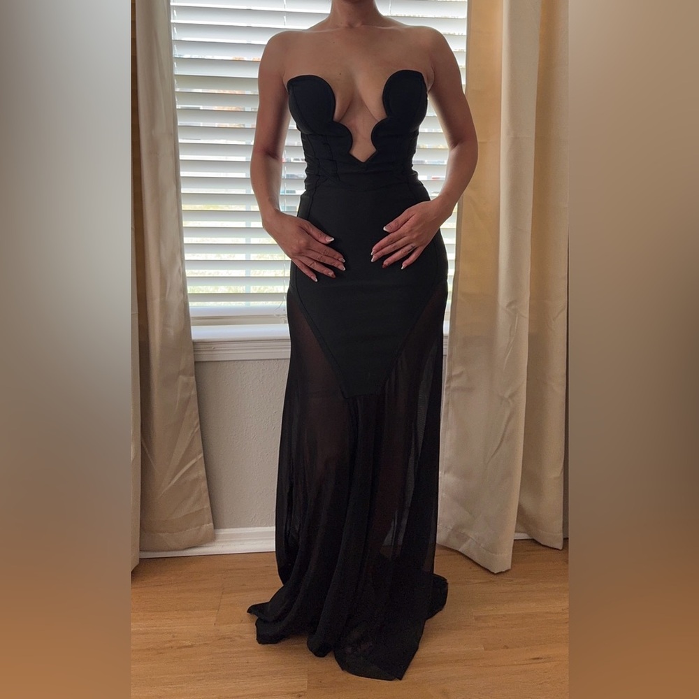 Elegant Black Strapless Evening Gown